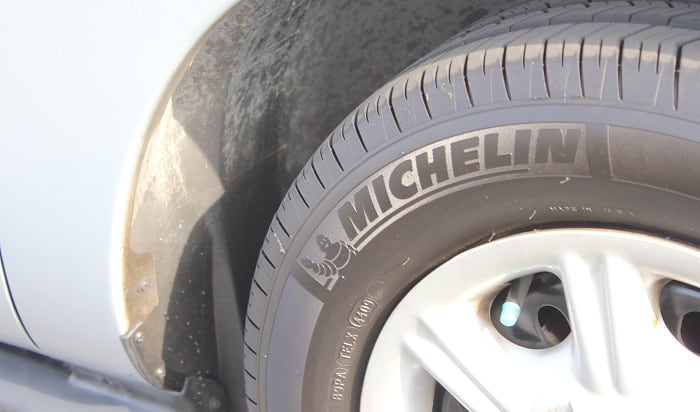 michelin-defender-ltx-vs-crossclimate