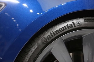 michelin-pilot-sport-all-season-4-vs-continental-extremecontact-dws06